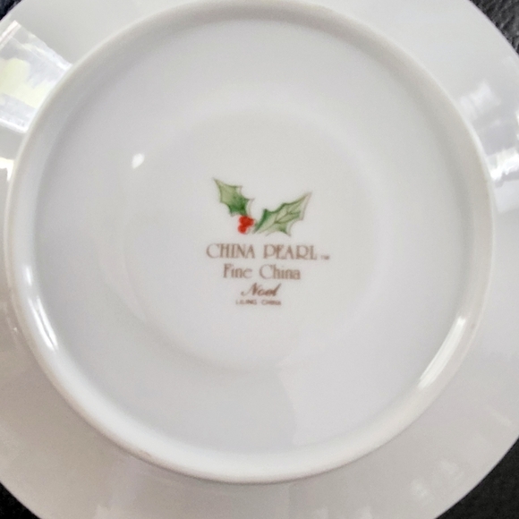 China Pearl NOEL Fine China Liling FOUR (4) Cups and Saucers *Christmas* - Picture 5 of 7